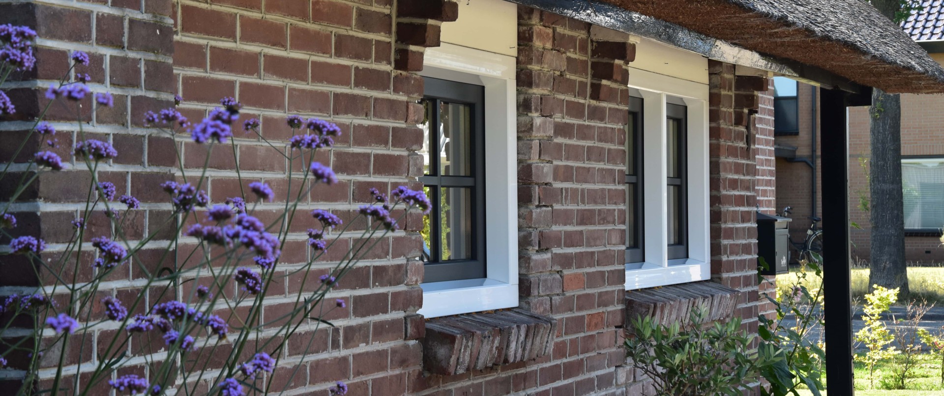 Koop Kozijnen Noord
Liever persoonlijk advies? Dat kan! Neem contact met ons op of bel ons op 
0512-366463.